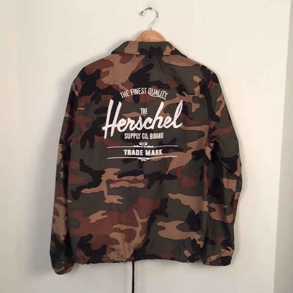 Herschel packable coach windbreaker. Men, size Medium. - Picture 2 of 6